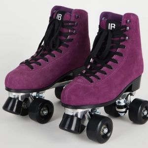 Intentionally Blank - Roller Skates 5.5-6 **RARE**